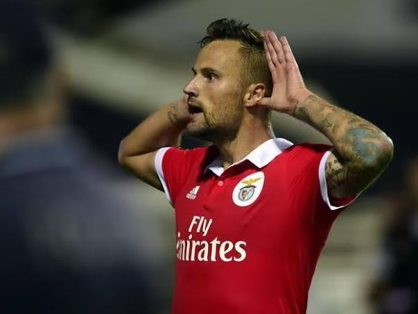 转折点法兰克福豪取连胜；葡超今晨攻防权衡；态度坚定；赛季目标并未改变(本杰明富兰克林是几届总统)