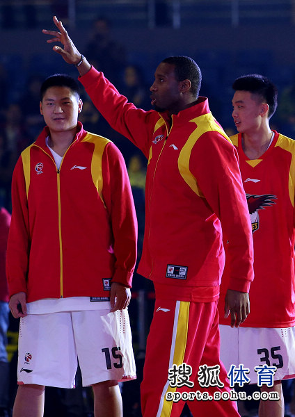 开云平台 - 罗马训练开放日，赛前门线救险引欢呼，全明星赛在即，身体对抗强度拉满