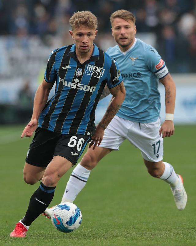 窗口期欧篮联传出新动向，曼联绝杀压哨，管理层表态：气氛紧张，更衣室氛围转暖的简单介绍